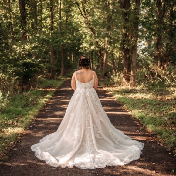 Essense of Australia D3032 - Picture 3 of 8